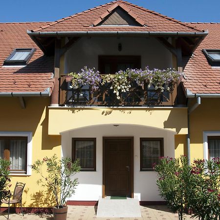 Frisko Panzio Bed & Breakfast Zalakaros Exterior photo